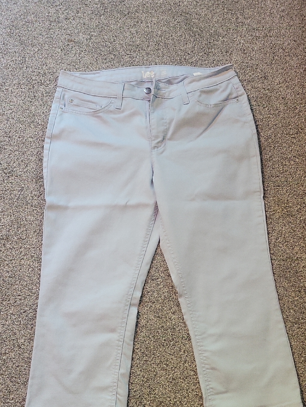 Lee Women's Light Gray Straight-Leg Capris